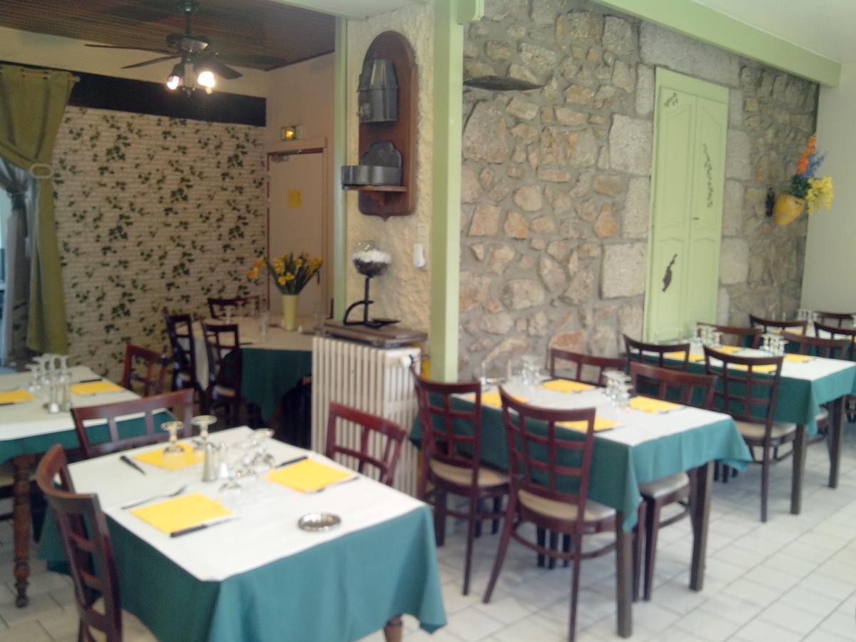 Hotel Restaurant Du Velay Le Chambon-sur-Lignon Zewnętrze zdjęcie